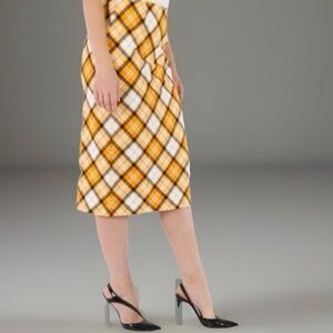 💰⬇️ BURBERRY 
Check Print/Stretch Pencil Skirt
Women’s size 6